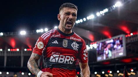 Flamengo Vence Bragantino E Entra De Vez Na Briga Pelo T Tulo Brasileiro