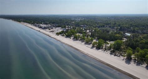 What is there to do at Wasaga Beach Provincial Park?