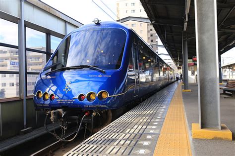 画像ギャラリー 「the Royal Express」四国に見参！ 東急の豪華観光電車 “電化区間を自走しない”夢のコラボで実現