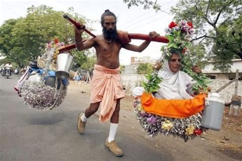 This Indian is on Pilgrimage for 20 Years with His Blind Mother on ...