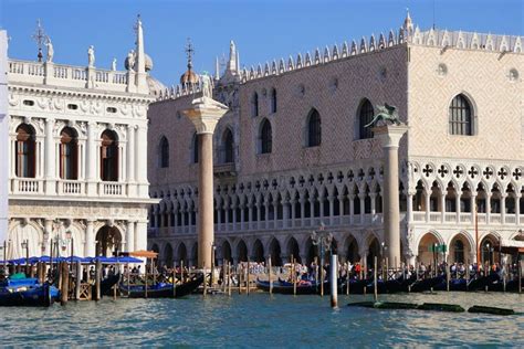 Entrada al Palacio Ducal de Venecia Basílica de San Marcos