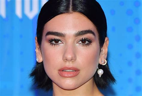 Dua Lipas Emas Beauty Look Is Your New Go To Beautycrew