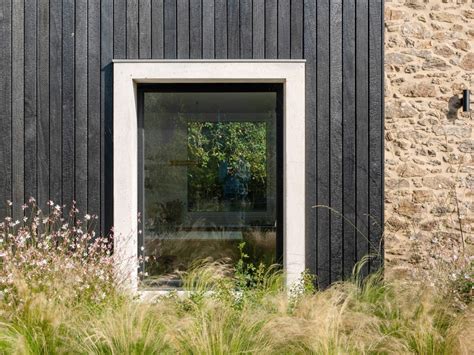 Maison bretonne sur la Côte d Emeraude Zwarthout l Shou Sugi Ban