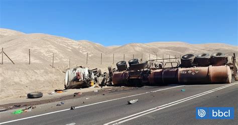 Camión con ácido sulfúrico se vuelca en Antofagasta conductor muere