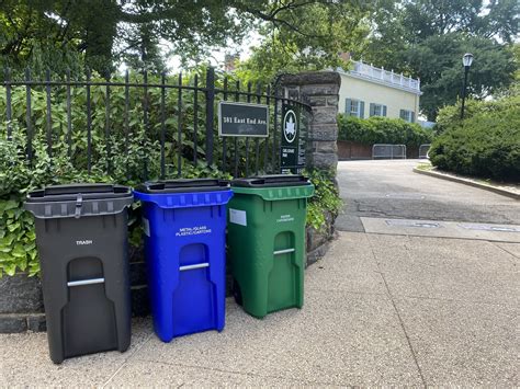 New York Citys Official Trash Bin Unveiled By Sanitation Dept