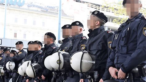 7 Demos an einem Tag in Wiener City Polizei im Großeinsatz oe24 at