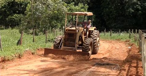 G1 Produtores rurais reclamam das condições das estradas em Araçatuba