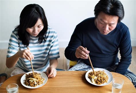 Premium Photo Asian Couple Eating Noodles