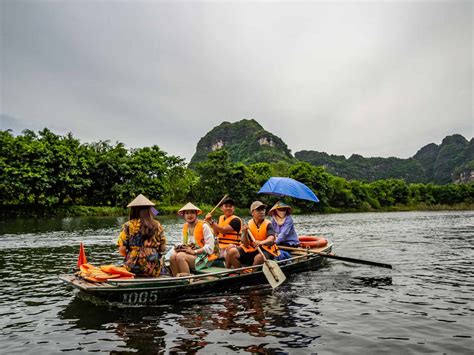 Trang An or Tam Coc | Best Ninh Binh boat tour? - Bus stops & Flip-flops