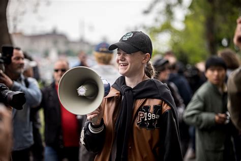 Index A gyermekvédelmi könnygáz ellen tüntetnek Budapesten elindult