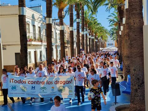 Centenares De Personas Se Suman A La Marcha Contra Las Drogas En Isla