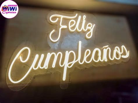 Letrero Feliz Cumpleaños En Luces De Neon