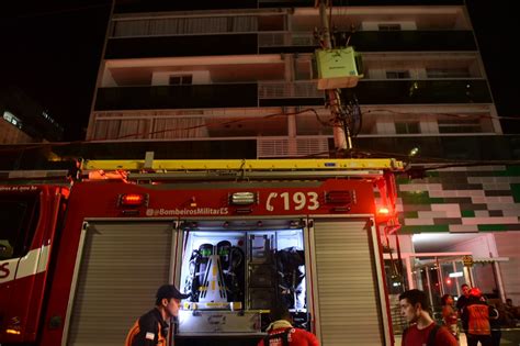 A Gazeta Inc Ndio Atinge Pr Dio Na Rodovia Do Sol Em Vila Velha