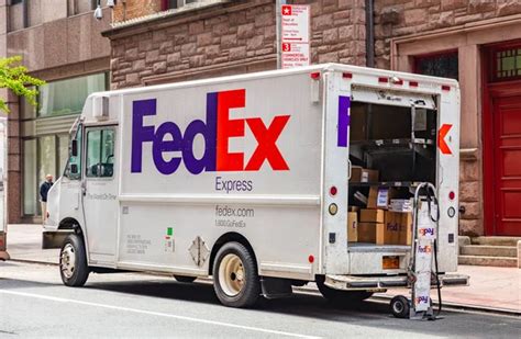 Fedex delivery truck Stock Photos, Royalty Free Fedex delivery truck ...