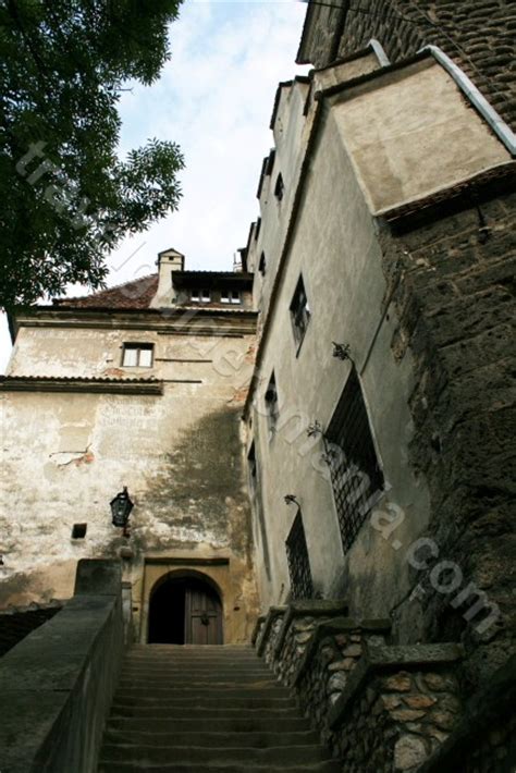 Main-entrance-at-Bran-Castle - Travel Guide Romania