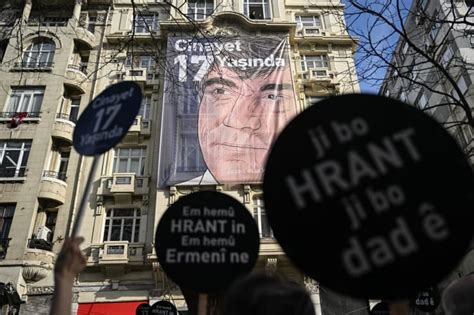 Hrant Dink katledilişinin 17nci yılında aynı yerde anıldı Seninleyiz