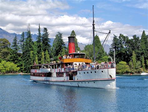 Tss Earnslaw On Lake Wakatipu In Queenstown New Zealand Encircle Photos