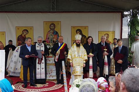 Biserica De Lemn Sf Dumitru Din Ad Ncata A Fost Sfin It De Ps