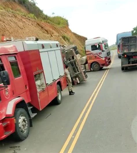 Vídeo Caminhão Carregado De Combustível Tomba Próximo A Baunilha