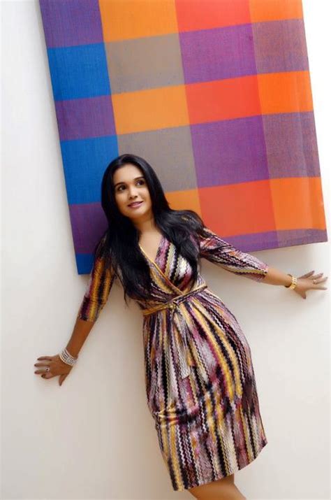 Sri Lankan Popular Actress And TV Presenter Gayathri Dias Hot And Sexy Pics