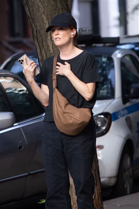 JULIANNE MOORE Out and About in New York 08/24/2022 – HawtCelebs