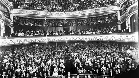 Belfasts Grand Opera House Closes As Renovation Begins Bbc News