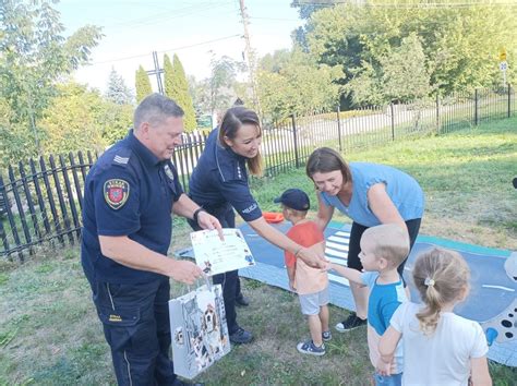 Przedszkolaki Pod Okiem Policjant W Ucz Si Bezpiecznych Zachowa Na