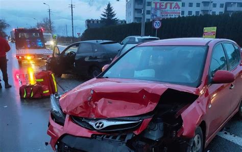 Wypadek Na Drodze Krajowej Numer 50 W Grójcu Zderzyły Się Dwa Samochody Osobowe Echo Dnia