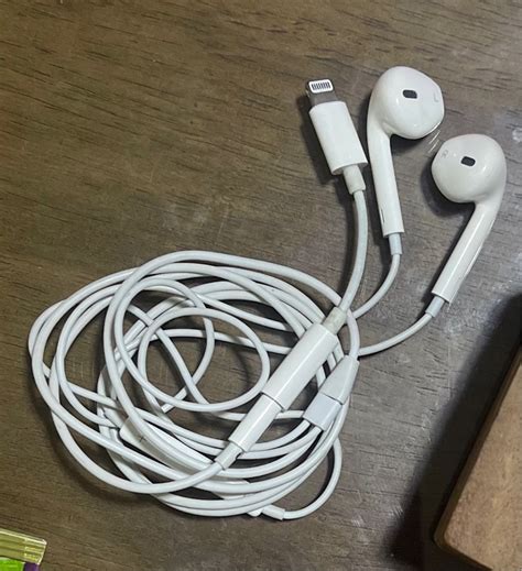 Original Apple Earphones, Audio, Earphones on Carousell