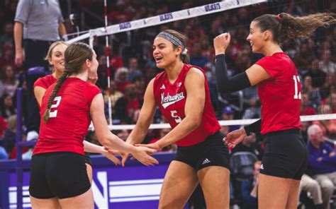 Husker Volleyball No Nebraska Sweeps Northwestern Kfor Fm