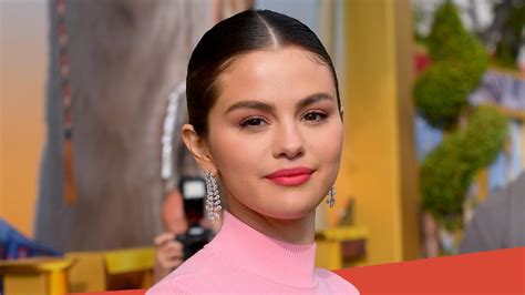 Selena Gomez Riporta In Auge Le Unghie Skittles Pastello Vanity Fair