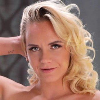 Lucette Nice Babe Page Watch This Pornstar On Freeones