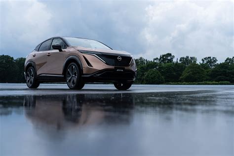 Video: Nissan Ariya electric SUV revealed - EV Central