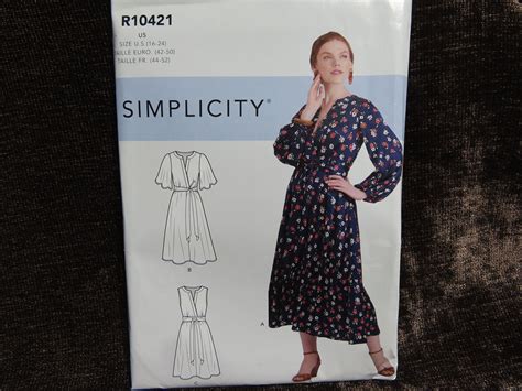 Misseswomens Dress Sewing Pattern Easy Simplicity 104219041 Size 16