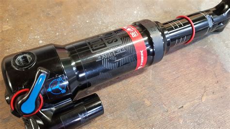 RockShox Super Deluxe 2019 RT3 Re Aktiv Thru Shaft DebonAir Bikemarkt