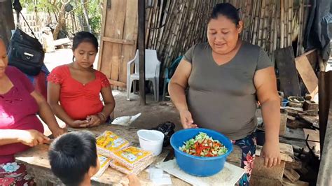 los albañiles no se imaginaron que vendría a cocinarles iniciando la