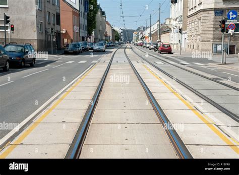 Wien Stra Enbahngleise Selbstst Ndiger Gleisk Rper Stockfotografie