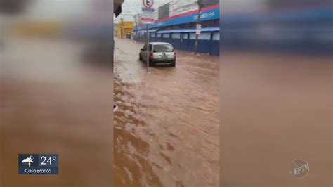 VÍdeo Chuva Forte Em São Carlos Causa Alagamentos E Interdita