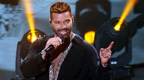 Argentino Faz Mais De Pl Sticas Para Parecer Ricky Martin