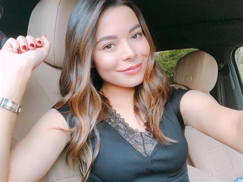 Looking Cute And Hot R MirandaCosgrove