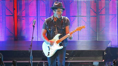 Bruno Mars Teams Up With Fender For Custom Stratocaster - Dig!