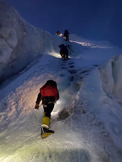 Carlos Santalena vai tentar chegar ao topo do Monte Everest pela quarta
