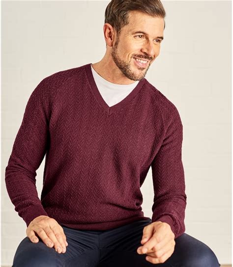 Plum | Mens Textured Stitch V Neck Jumper | WoolOvers AU