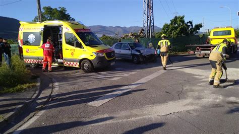 Dos Heridos En Una Colisión Frontal Entre Dos Coches En La Placa