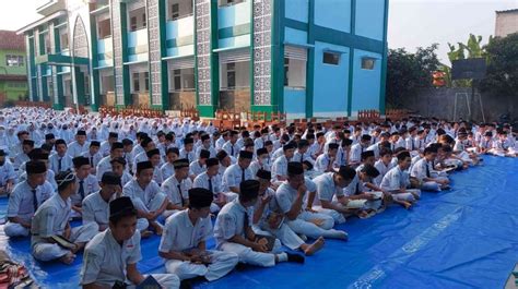 MEMBANGUN KARAKTER SISWA DI MADRASAH