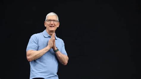 CEO Apple Tim Cook Datang Ke Indonesia Netizen RI Teriak Minta Apple