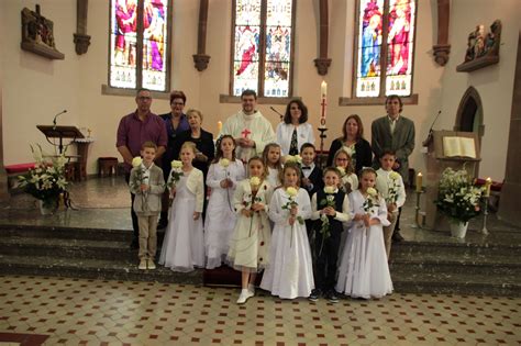 Premi Re Communion En L Glise De Troisfontaines Dioc Se De Metz