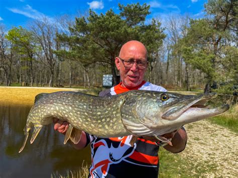 P Che Du Brochet Leurres Souples Pour L Ouverture Delalande