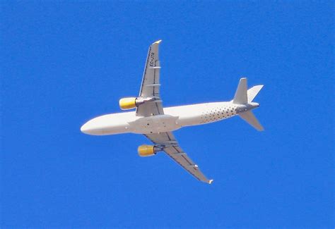 EC JTR Airbus A320 200 Vueling Despegue Take Off SVQ Flickr