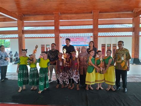 Juara Lomba Fls N Trima Piala Dari Dinas Pendidikan